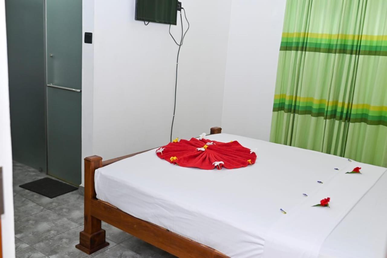Negombo Royal Villa By Hotel Oviniru Eksteriør billede